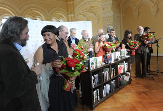 Литературная премия "Большая книга" объявила финалистов