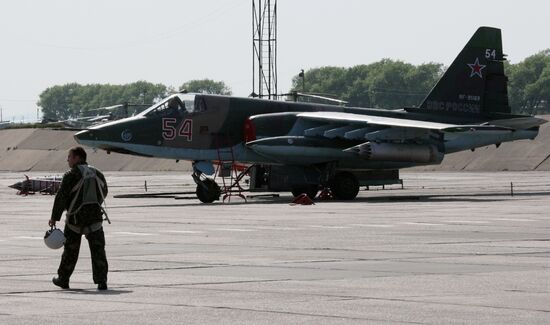 Учебные полеты штурмовой армейской авиации в Приморском крае