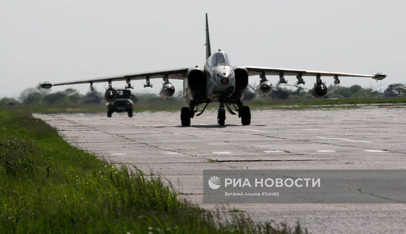 Учебные полеты штурмовой армейской авиации в Приморском крае