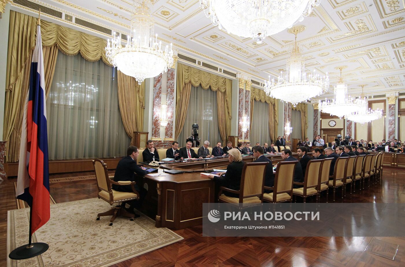 Дмитрий Медведев проводит заседание правительства РФ