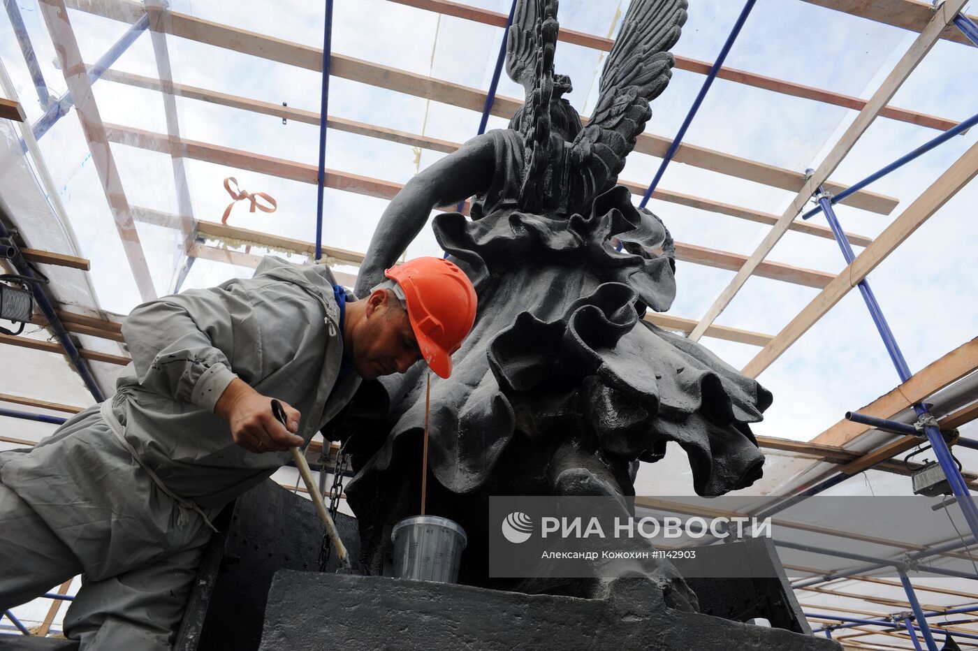 Ход реставрационных работ Триумфальной арки в Москве