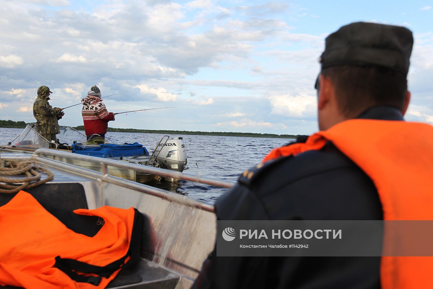 Рейд сотрудников рыбнадзора с сотрудниками МВД на озере Ильмень