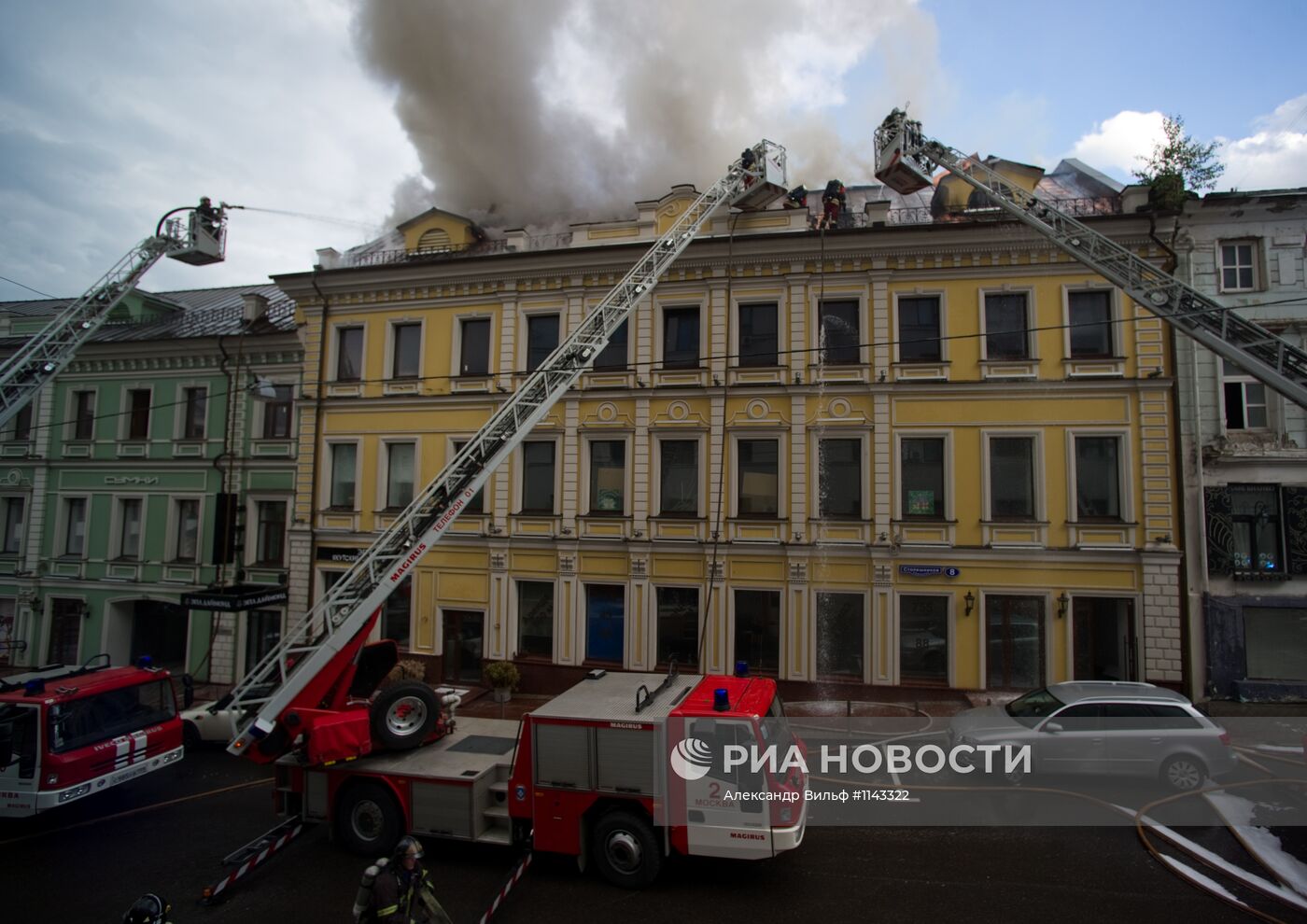 Пожар в реконструируемом старом здании в Столешниковом переулке