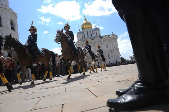 Церемония развода конных и пеших караулов Президентского полка