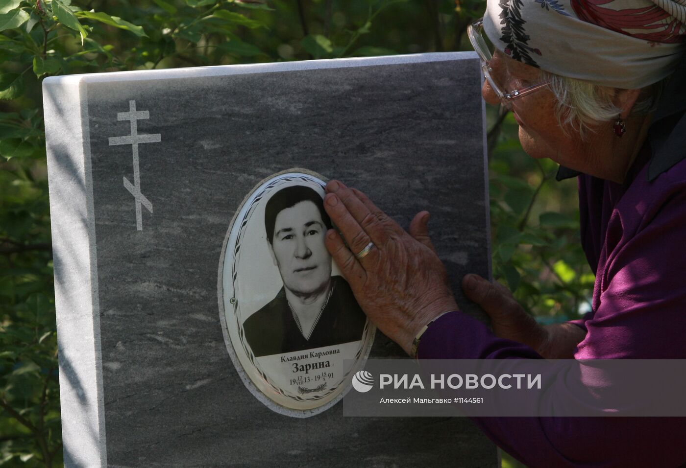 Посещение кладбища в день праздника святой Троицы