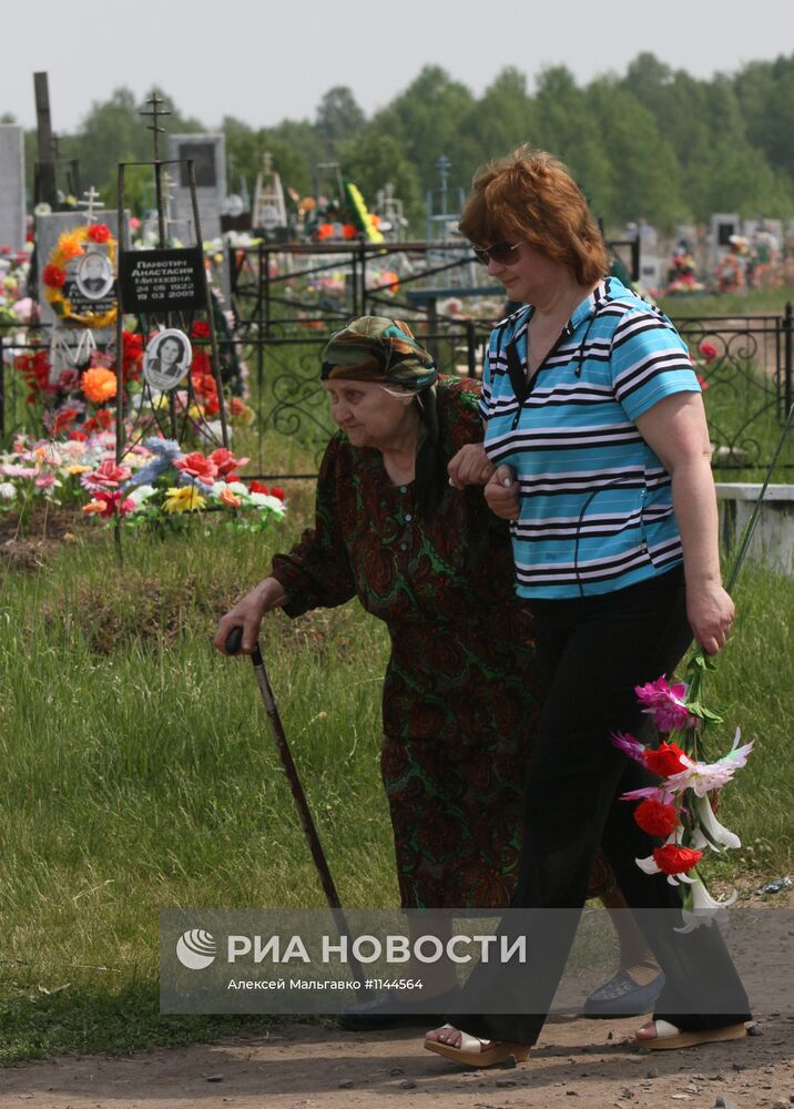 Посещение кладбища в день праздника святой Троицы