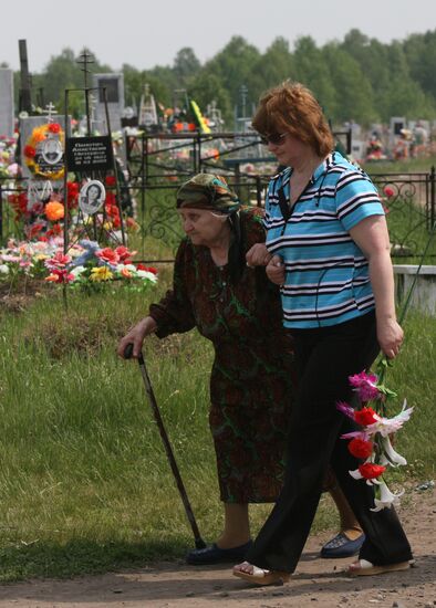 Посещение кладбища в день праздника святой Троицы