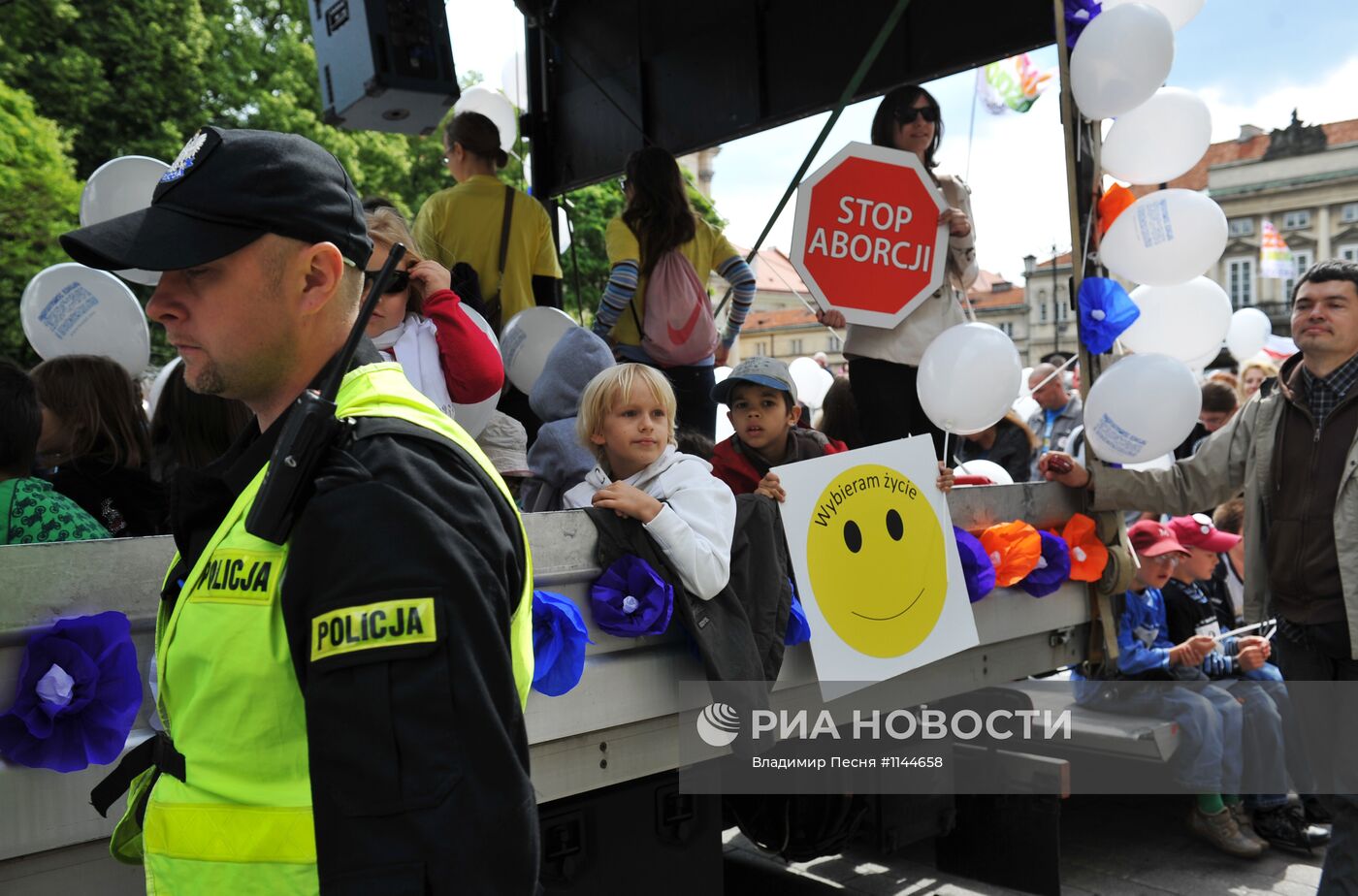 Акция "Марш жизни и семьи" в центре Варшавы