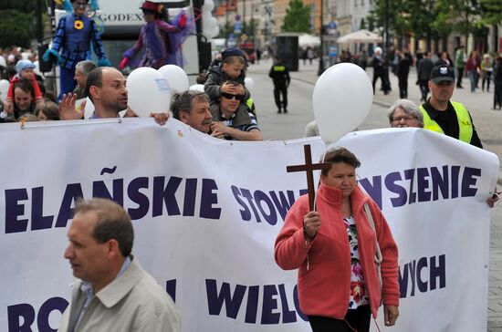 Акция "Марш жизни и семьи" в центре Варшавы