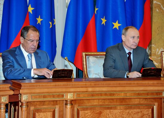 Президент РФ В.Путин принимает участие в саммите "Россия – ЕС"