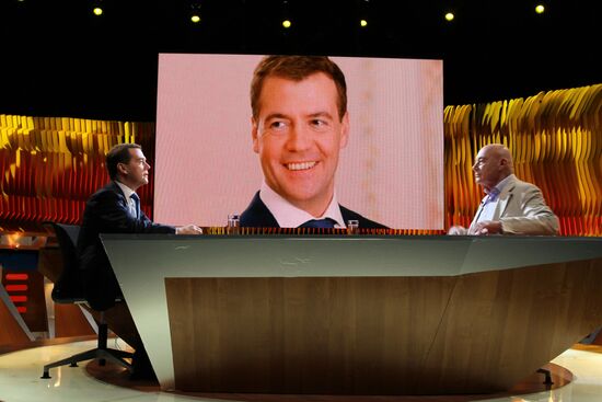 Д.Медведев принял участие в программе Первого канала "Познер"