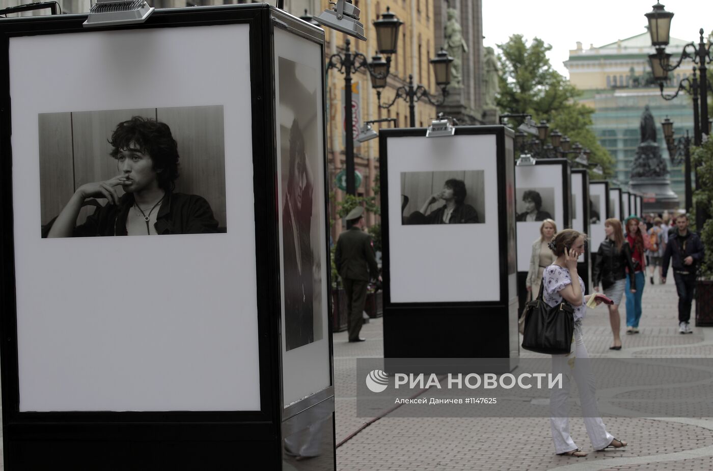 Выставка "Звезда по имени Цой" открылась в Санкт-Петербурге