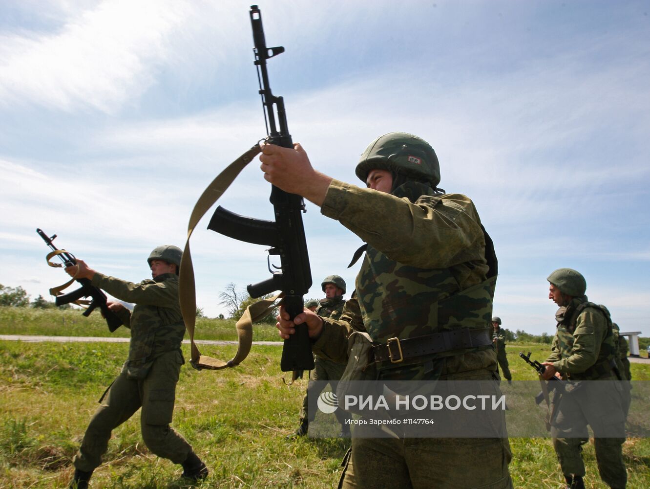 Занятия по боевой подготовке военнослужащих на полигоне Хмелевка
