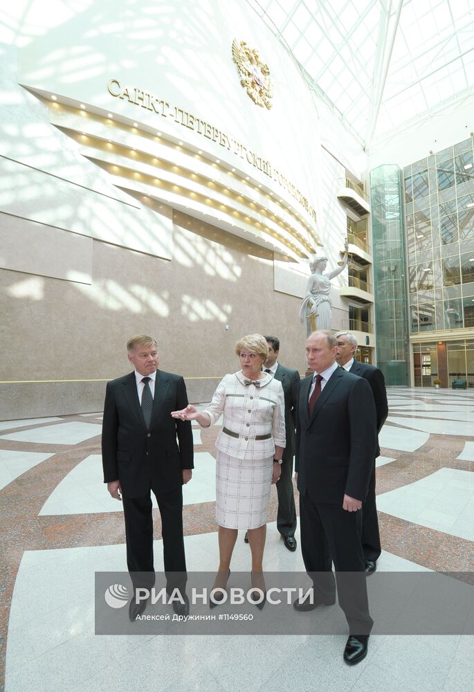 В.Путин на открытии нового здания городского суда