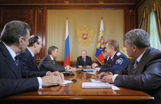 В.Путин проводит заседание совета по межнациональным отношениям