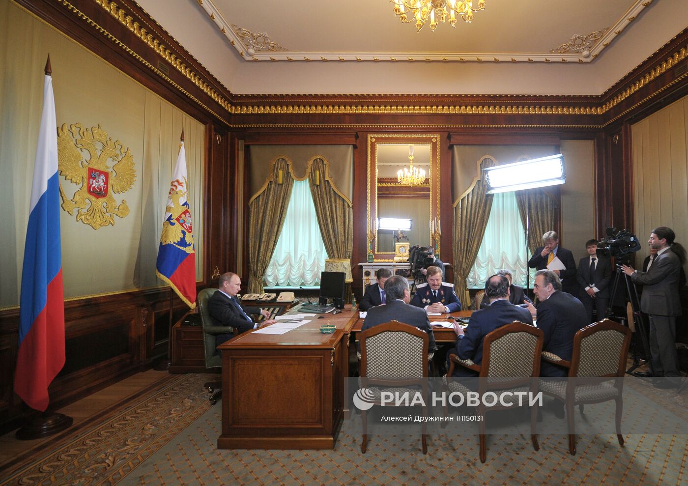 В.Путин проводит заседание совета по межнациональным отношениям