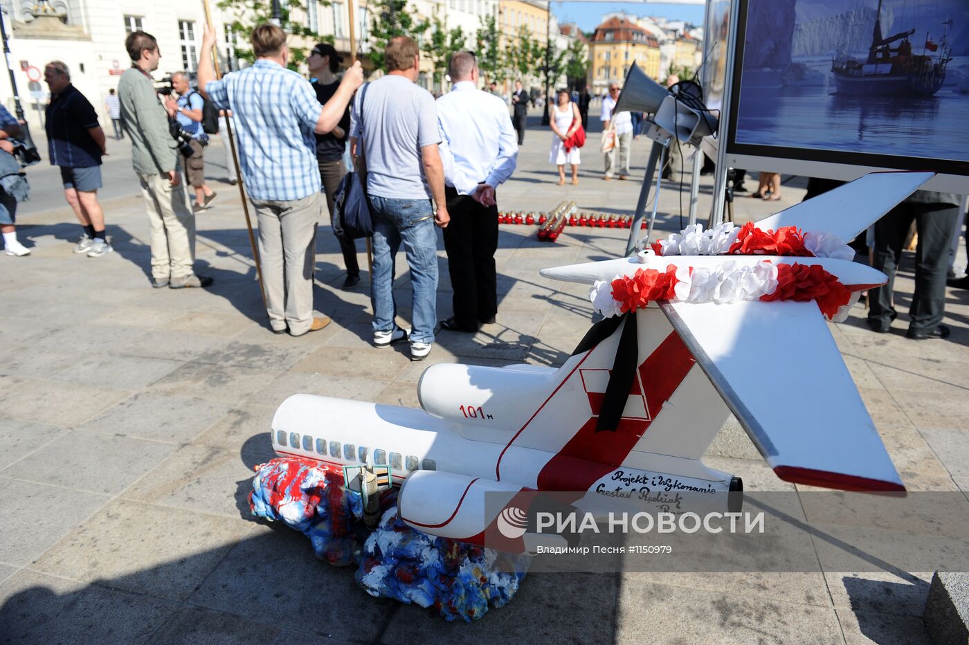 Митинг памяти жертв авиакатастрофы под Смоленском в Варшаве