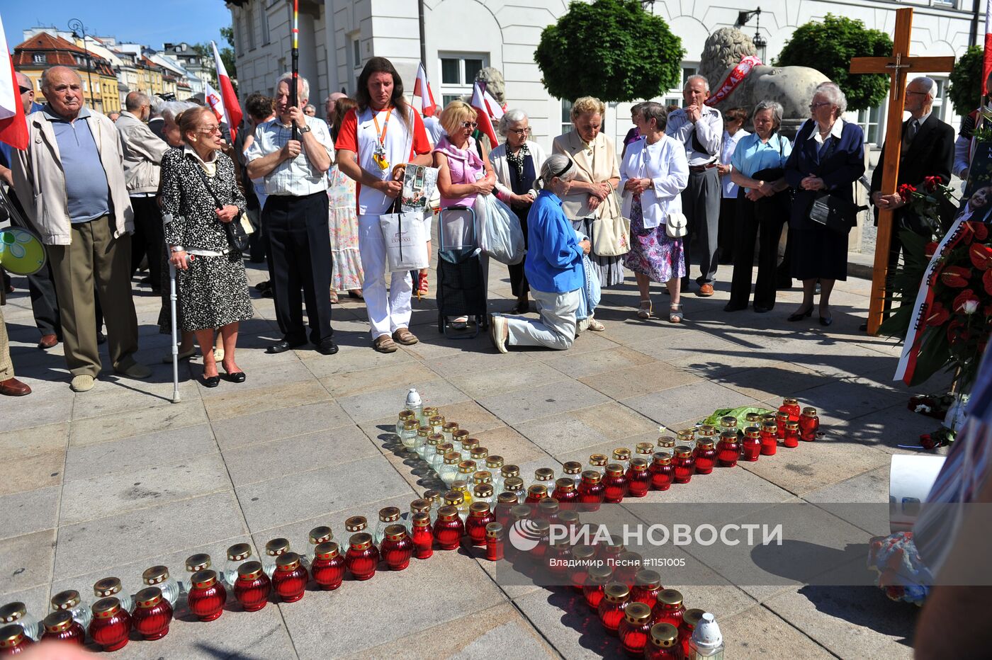 Митинг памяти жертв авиакатастрофы под Смоленском в Варшаве