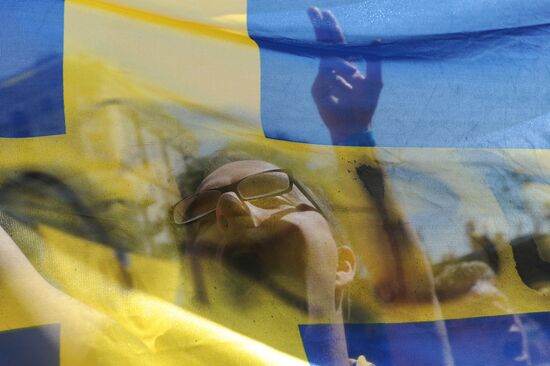 Шведские болельщики в Киеве перед началом матча Украина-Швеция