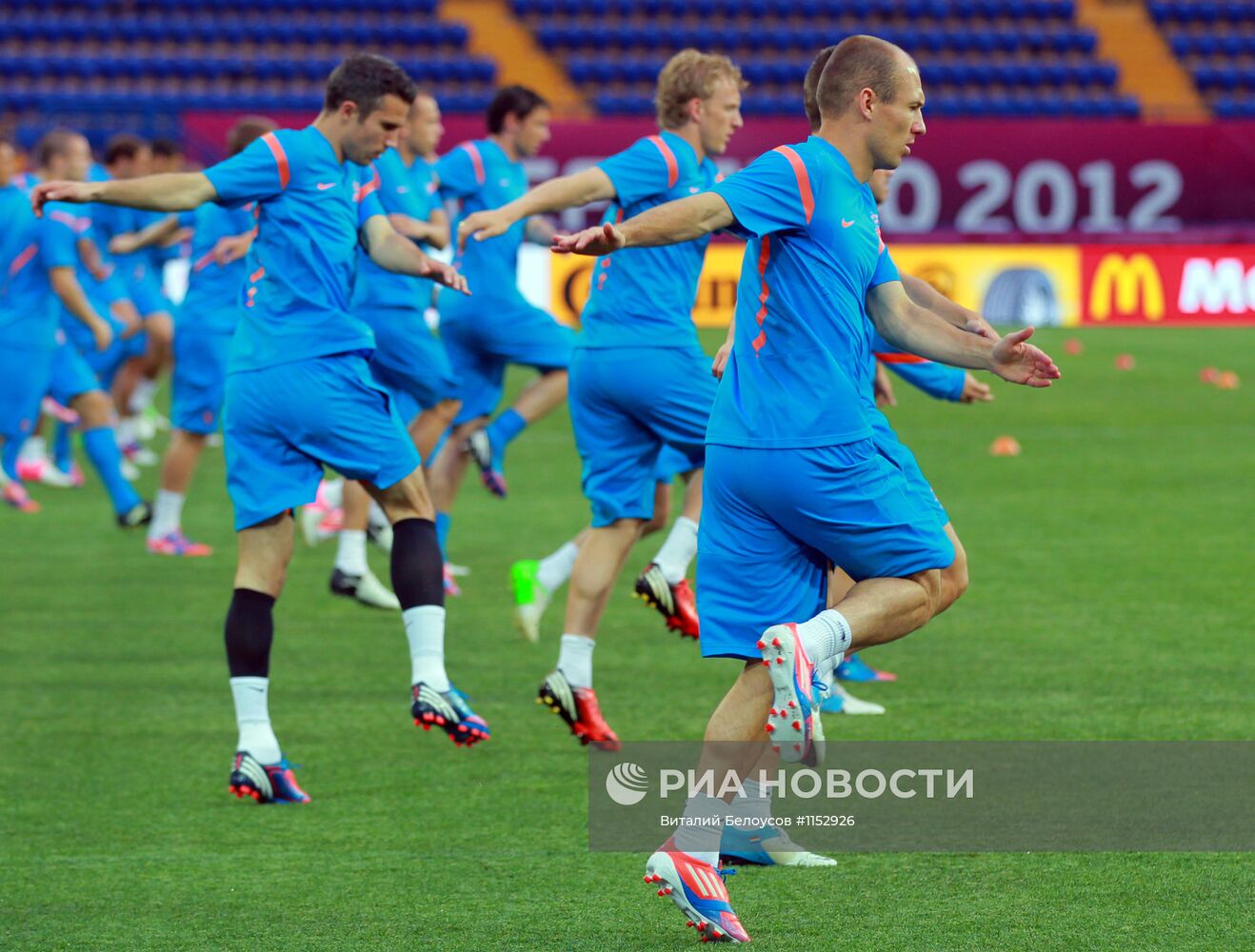 Футбол. ЕВРО - 2012. Тренировки сборной Германии и Нидерландов