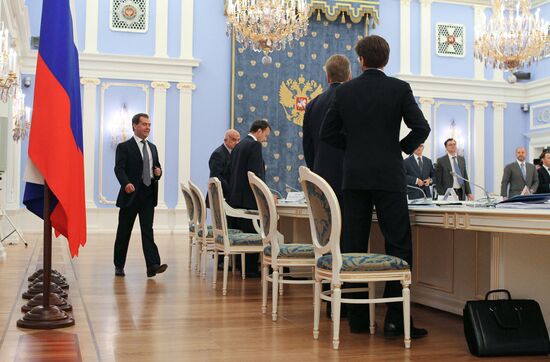 Д.Медведев проводит совещание по обсуждению доклада ФАС