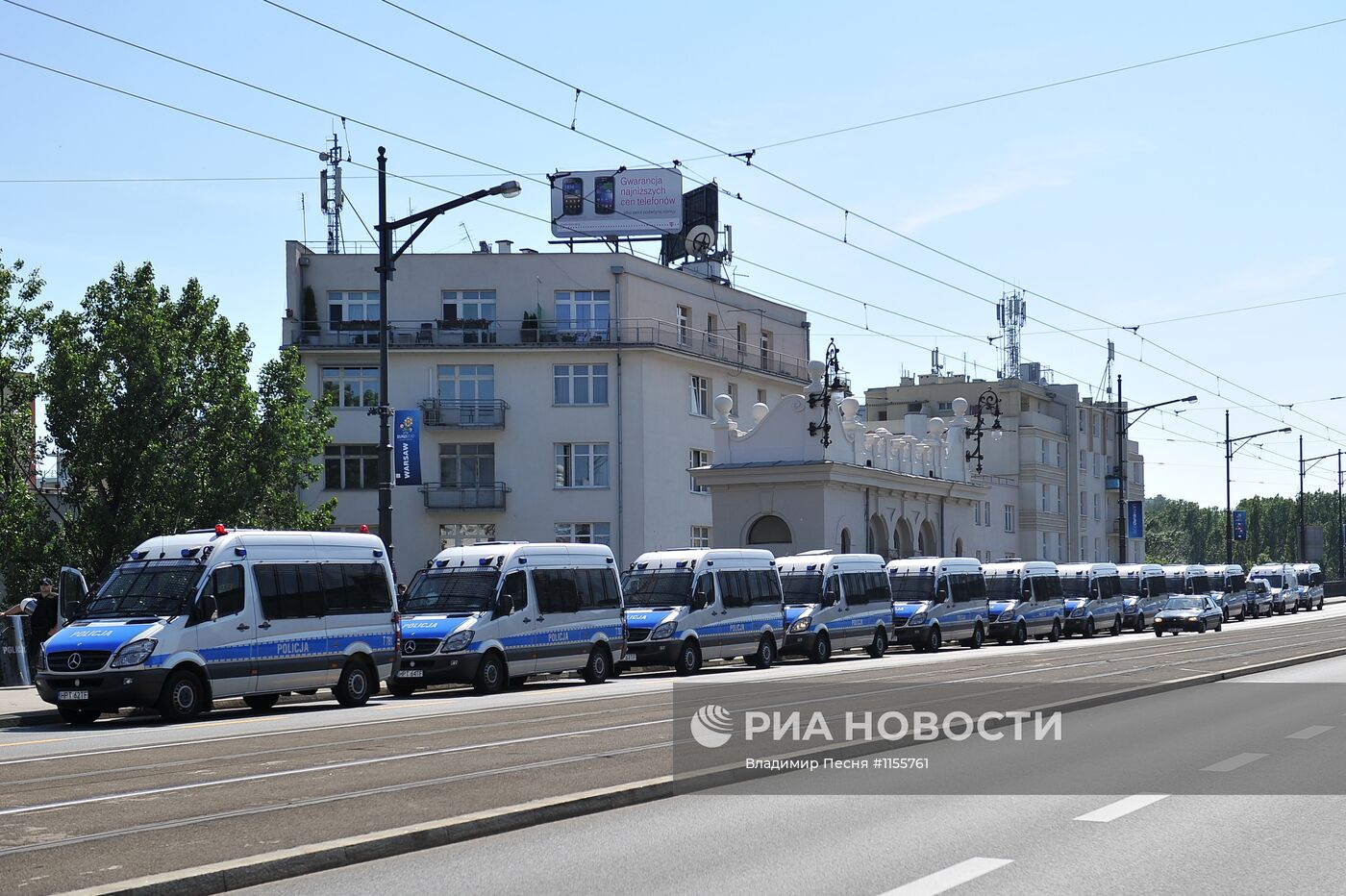 Полицейские машины на мосту Понятовского