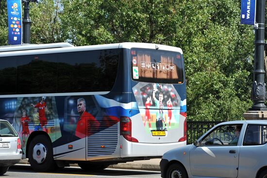 Автобус с портретами игроков сборной России