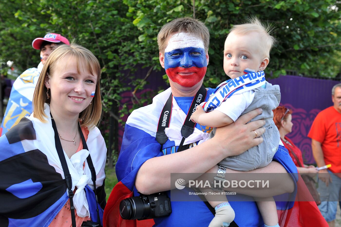 Футбольные болельщики перед матчем Греция - Россия в Варшаве