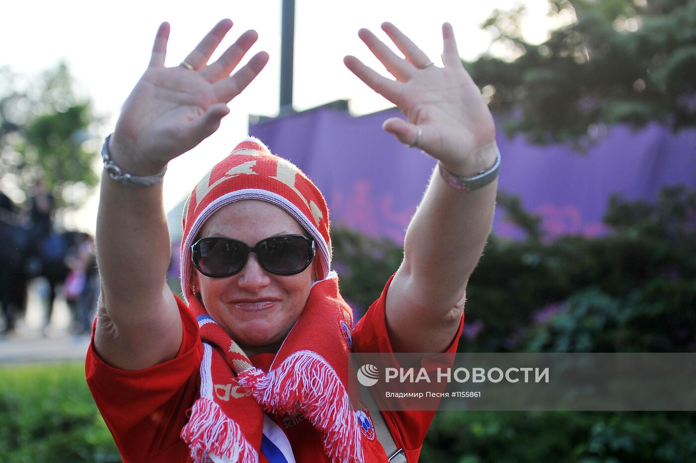 Футбольные болельщики перед матчем Греция - Россия в Варшаве