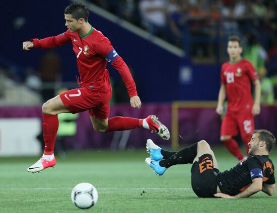 Футбол. ЕВРО - 2012. Матч сборных Португалии и Нидерландов