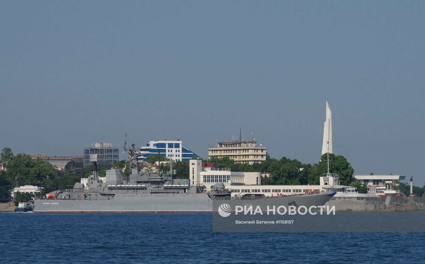 Российские десантные корабли в Севастополе