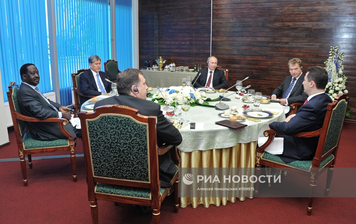 Рабочий завтрак от имени президента РФ в рамках ПМЭФ-2012