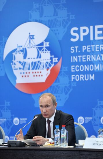В.Путин на встрече с главами энергетических компаний