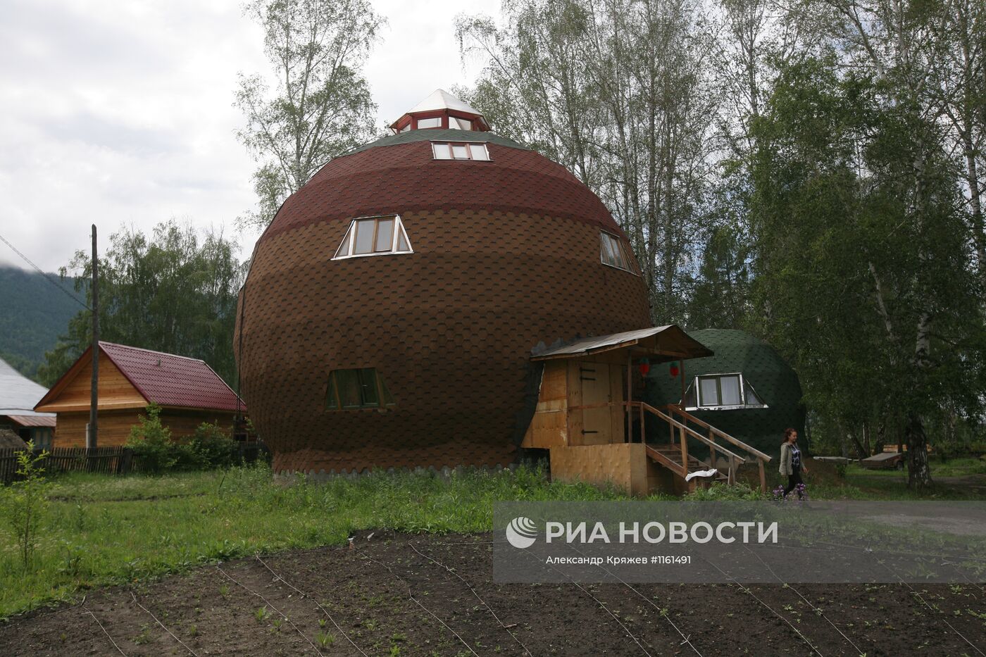 Дом-шар в Уймонской долине Горного Алтая | РИА Новости Медиабанк