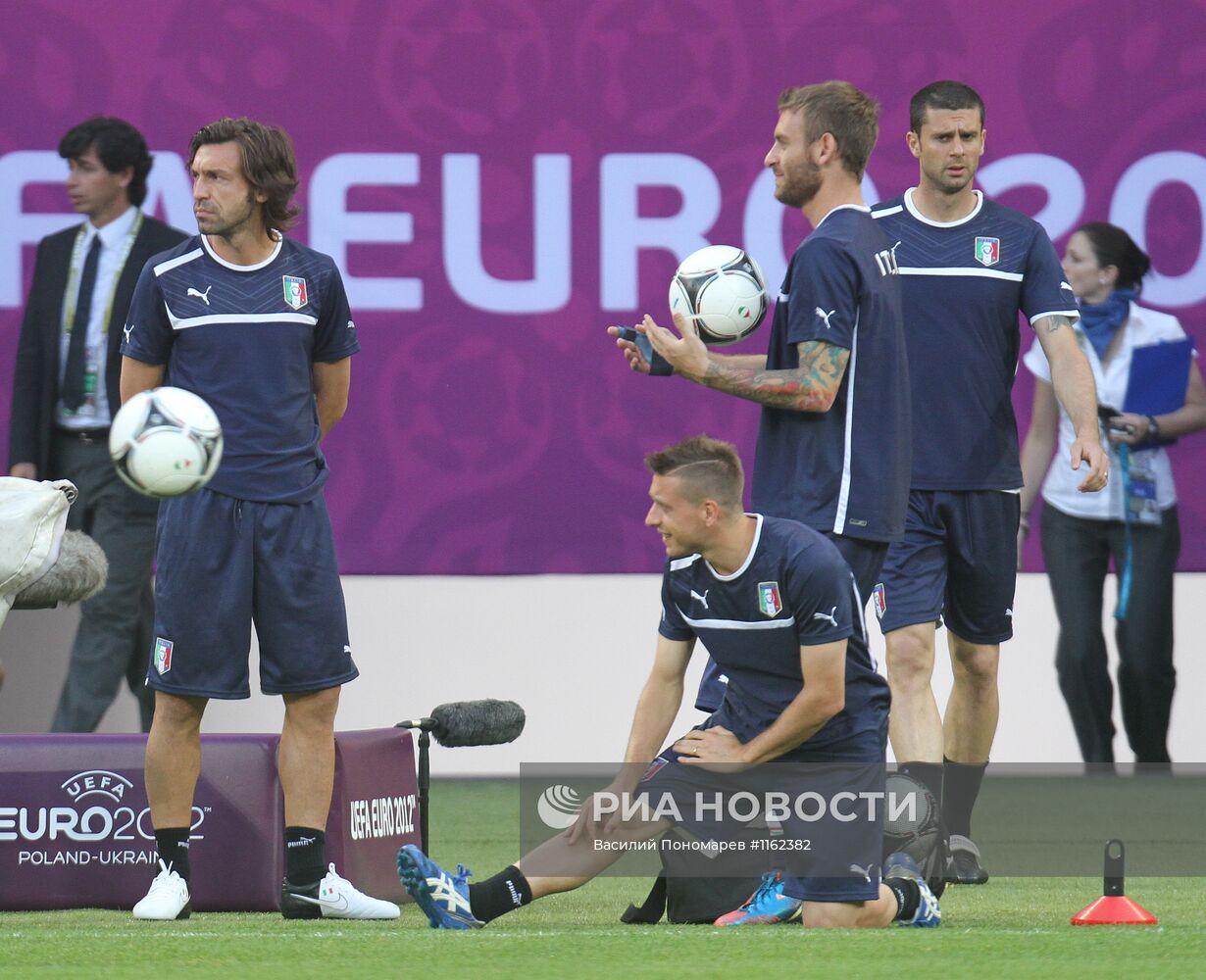 Футбол. ЕВРО - 2012. Тренировка сборной Италии