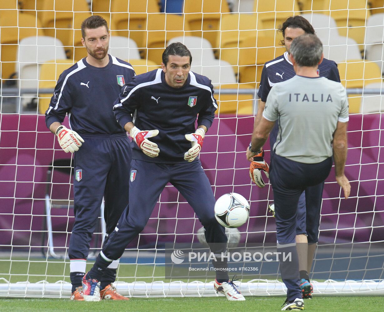Футбол. ЕВРО - 2012. Тренировка сборной Италии