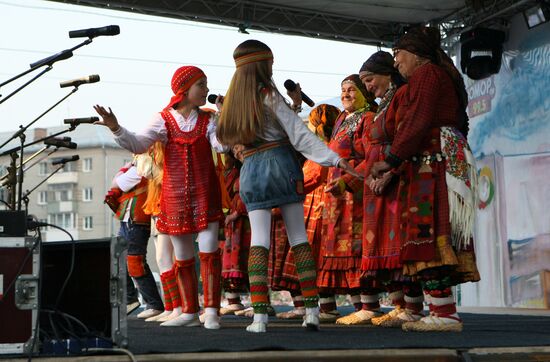 Концерт коллектива "Бурановские бабушки" в Новосибирске