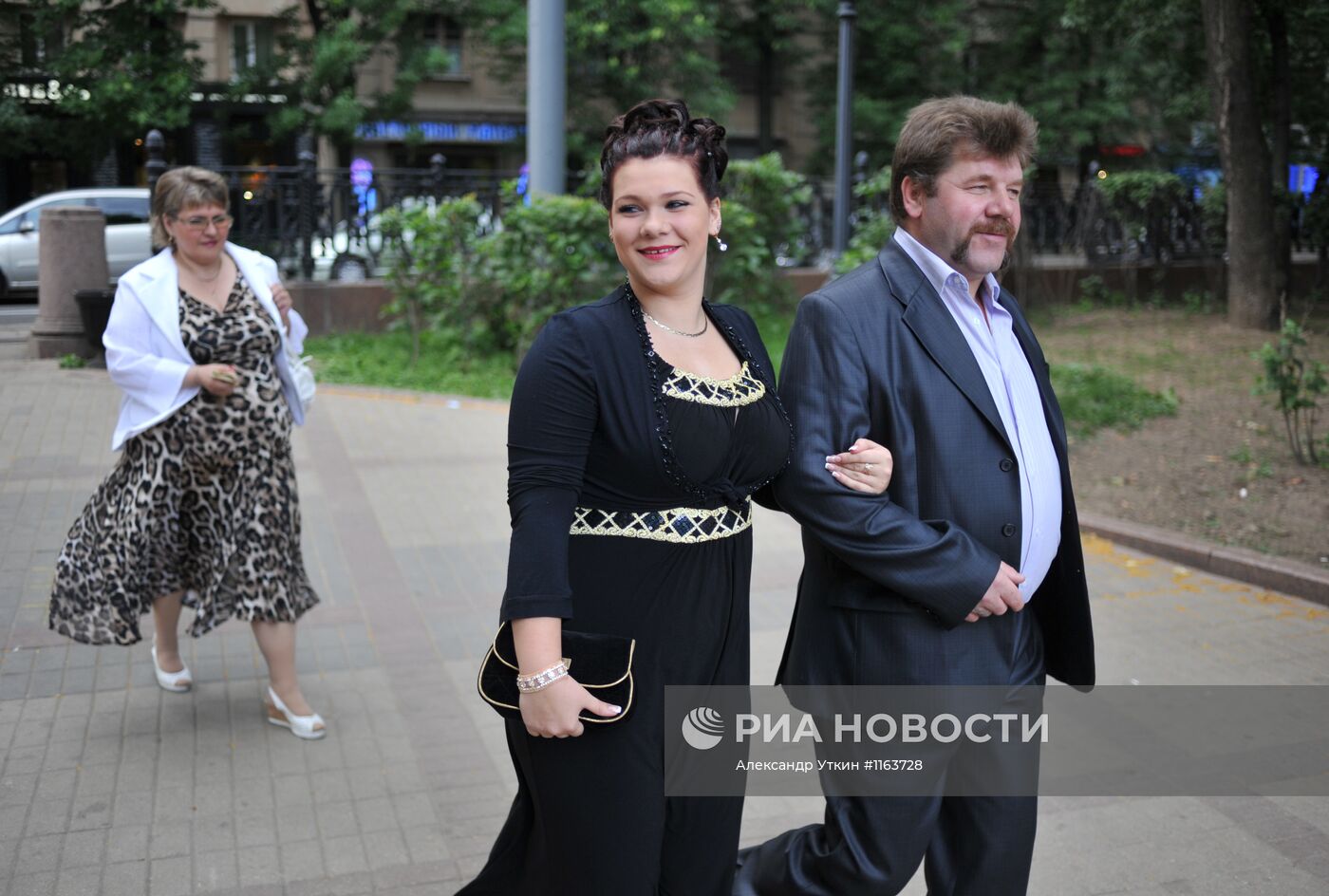 День прощания со школой московской выпускницы Кати Мироновой