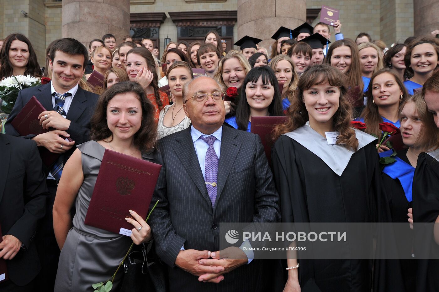 Вручение дипломов с отличием выпускникам МГУ им. М.В.Ломоносова