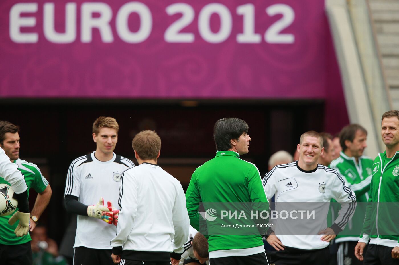 Футбол. ЕВРО - 2012. Тренировки сборных Германии и Италии