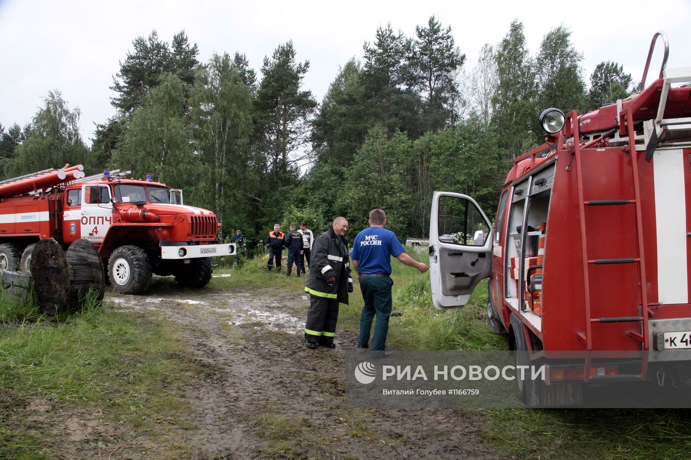 Самолет Су-27 потерпел крушение в районе аэродрома Бесовец | РИА Новости  Медиабанк