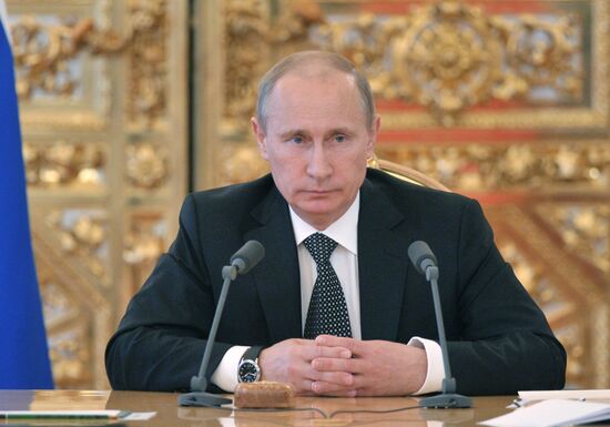В.Путин выступил с Бюджетным посланием на 2013-2015 гг.