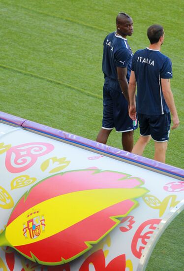 Футбол. ЕВРО - 2012. Тренировки сборных Италии и Испании