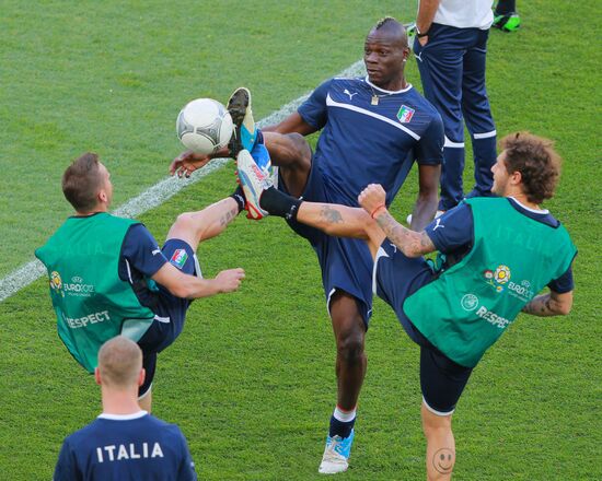 Футбол. ЕВРО - 2012. Тренировки сборных Италии и Испании