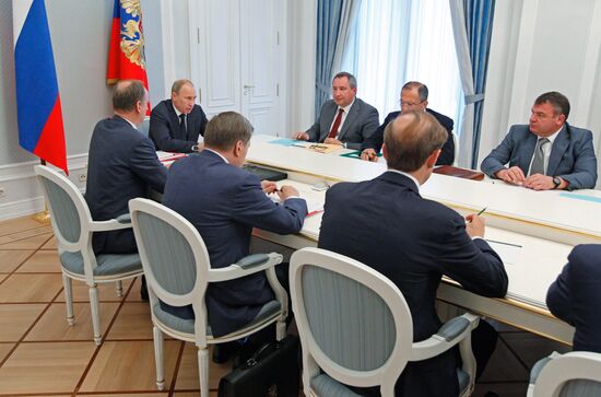 Президент РФ В.Путин проводит совещание в Сочи