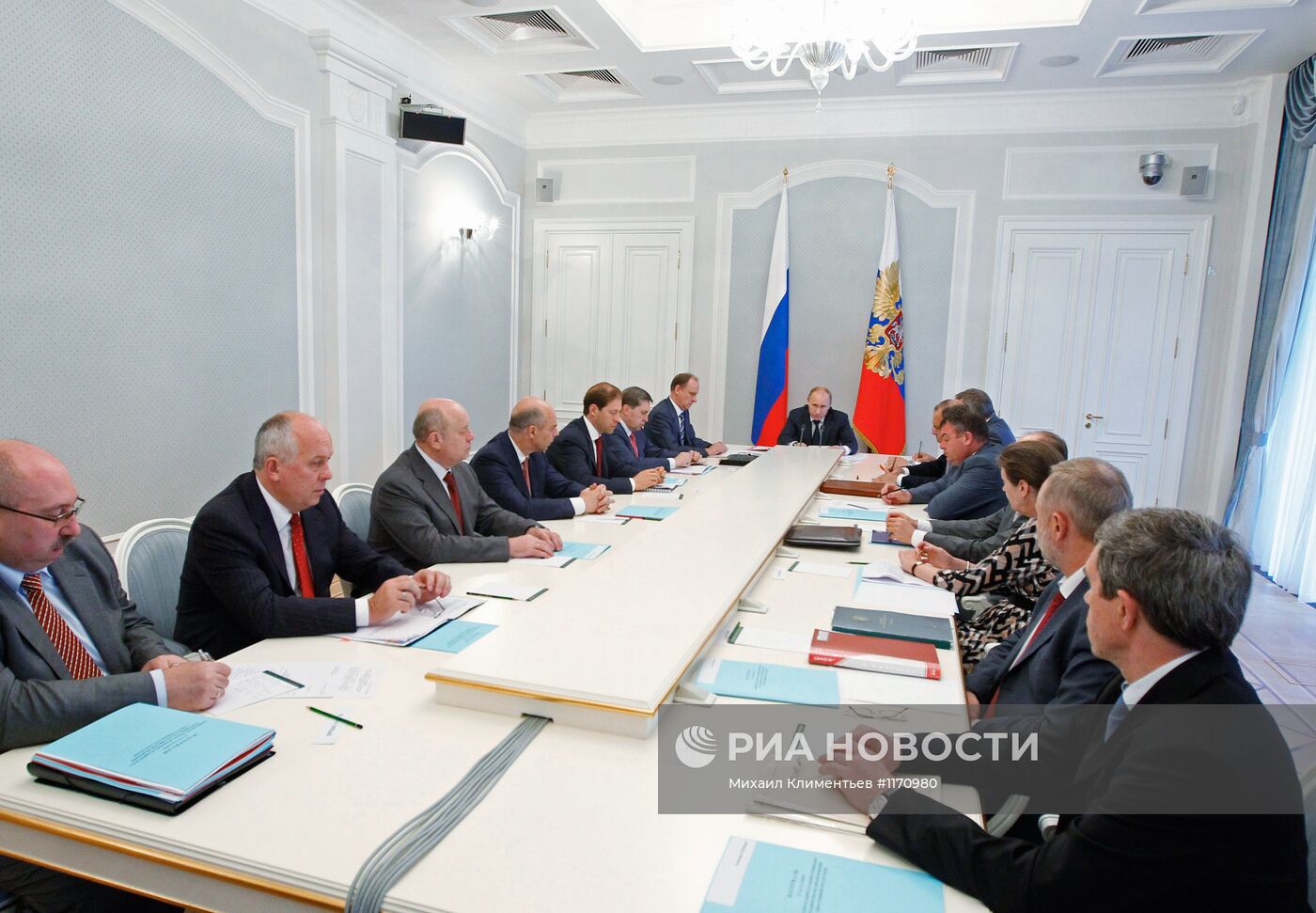 Президент РФ В.Путин проводит совещание в Сочи