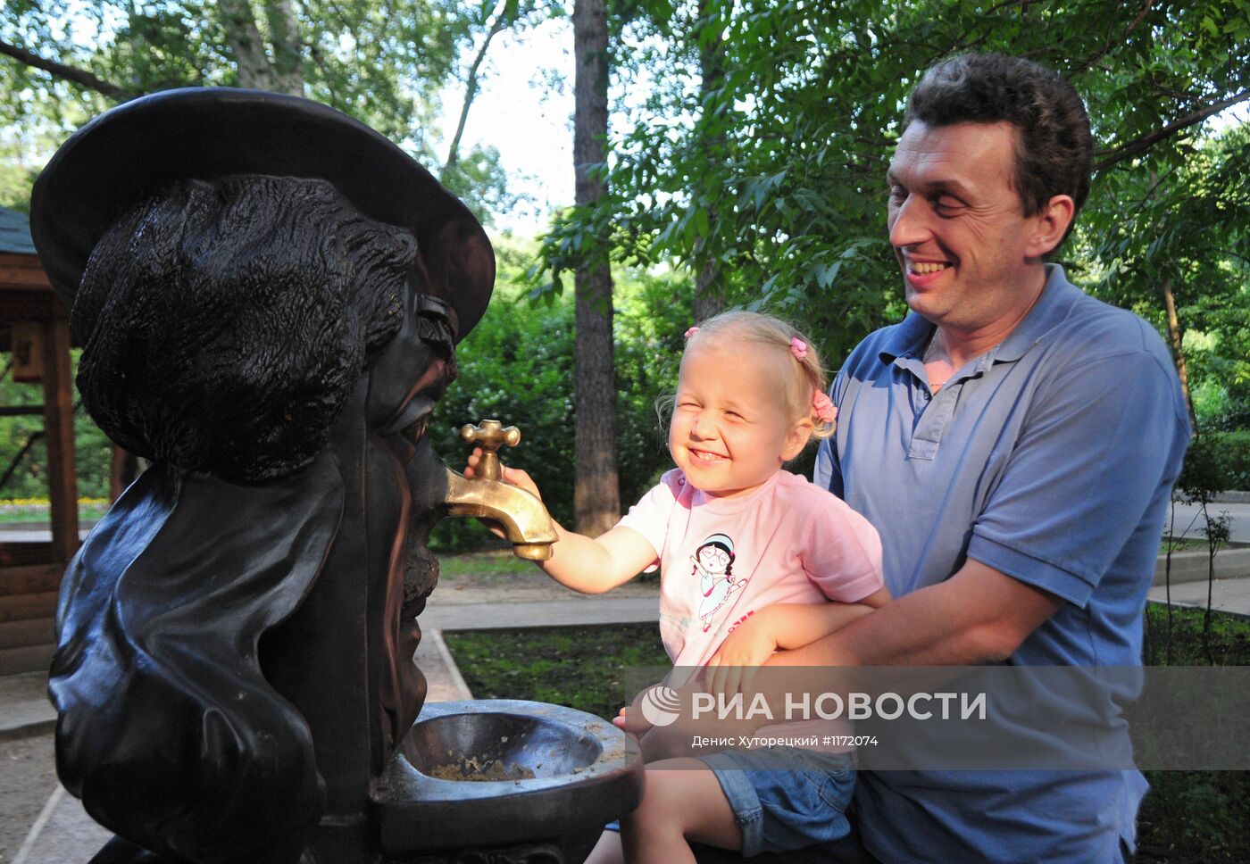 Памятник Мойдодыру в парке "Сокольники" в Москве