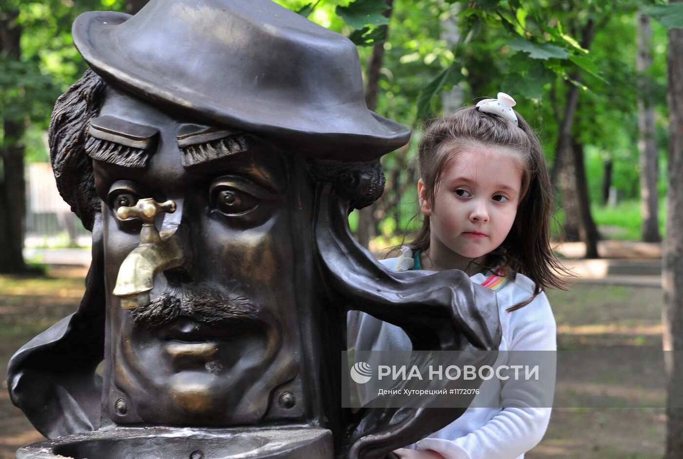 Памятник Мойдодыру в парке "Сокольники" в Москве