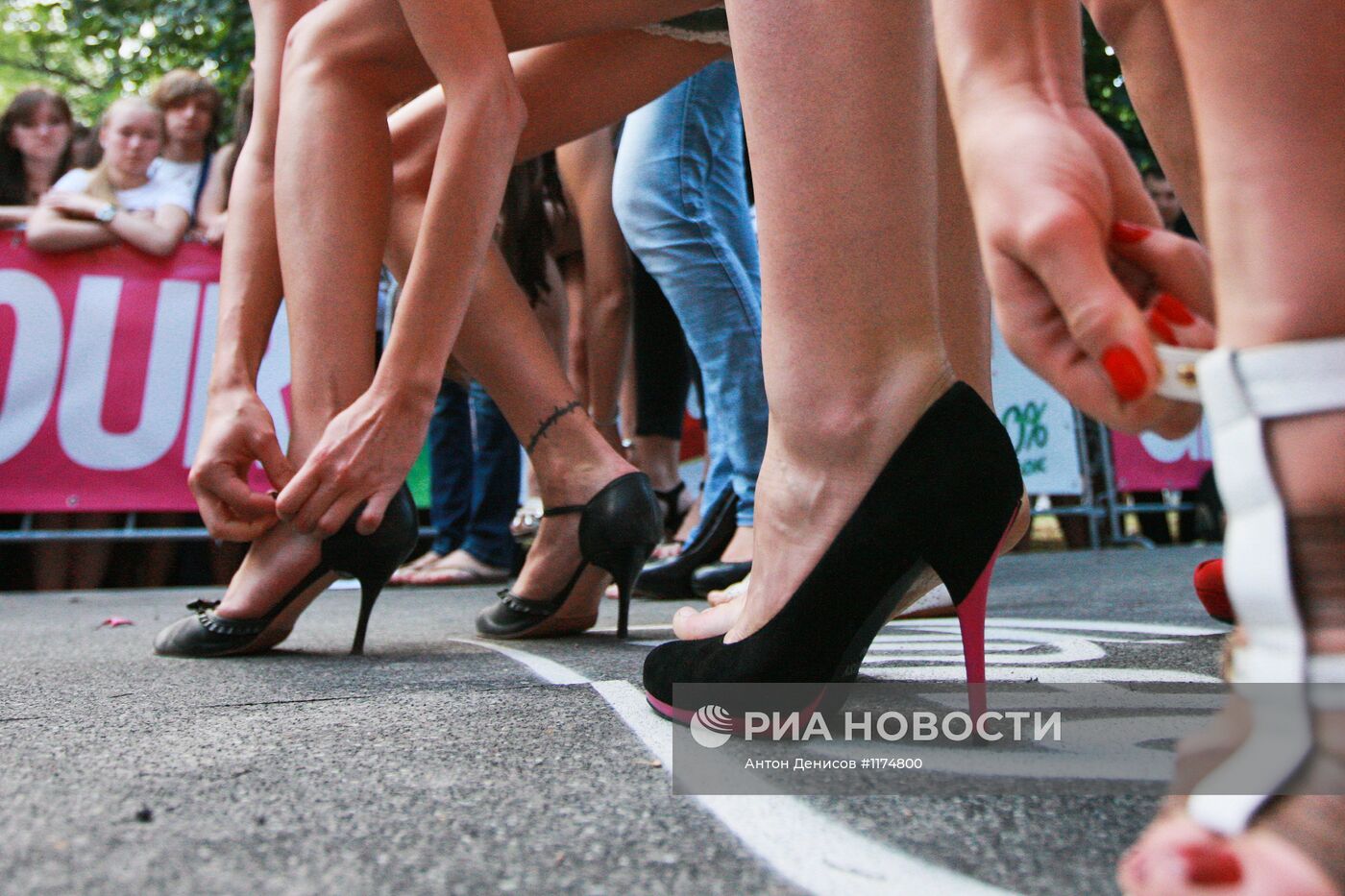 "Забег на шпильках 2012" в Москве