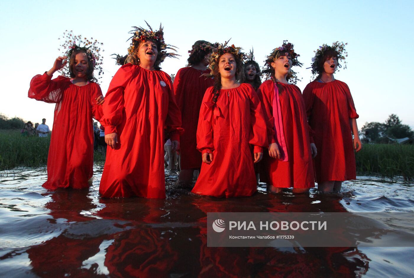 Праздник Ивана Купалы на берегу озера Ильмень
